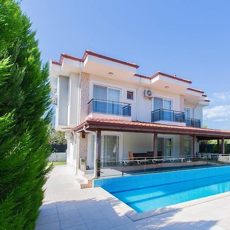 Villa Zehra Далян Екстериор снимка